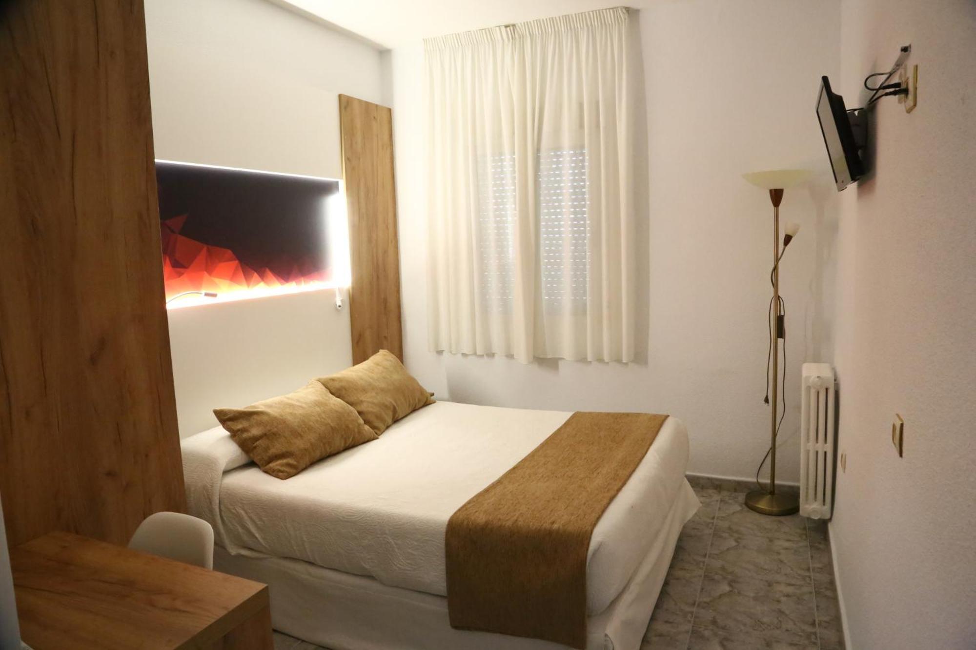 Hostal Real Plasencia Luaran gambar