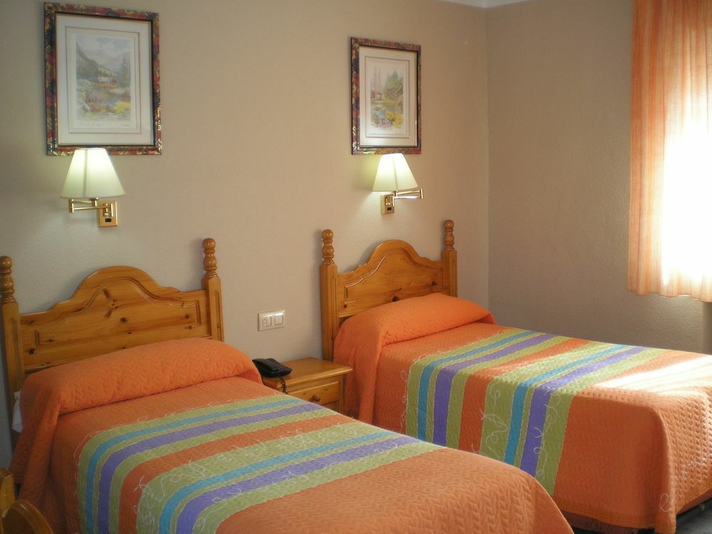 Hostal Real Plasencia Luaran gambar